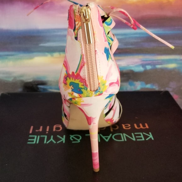 🆕️ Kylie & Kendall Madden Girl Multucolor Sandals - Picture 5 of 7